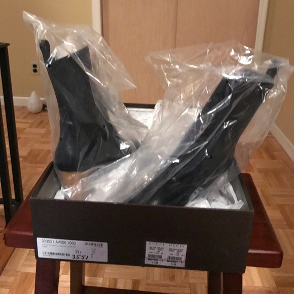 Authentic Brand New pebble leather Gucci bootie! - Picture 1 of 4